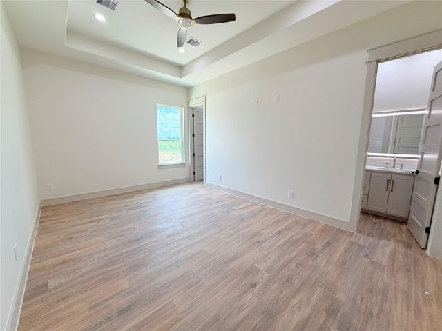 14380 Childress Ranch Dr, Washington, TX 77880