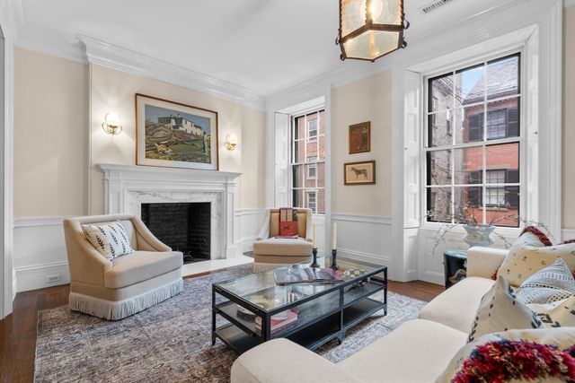 15 W Cedar St, Boston, MA 02108