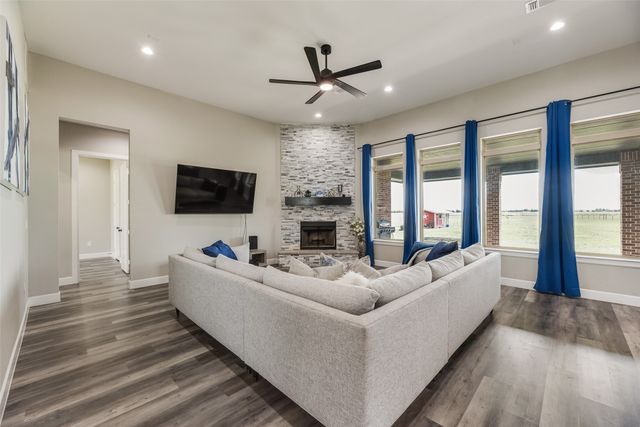 1821 E Campus Road, Palmer, TX 75152