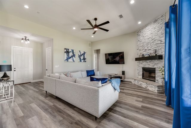 1821 E Campus Road, Palmer, TX 75152
