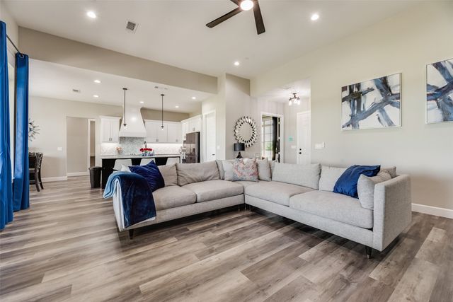 1821 E Campus Road, Palmer, TX 75152