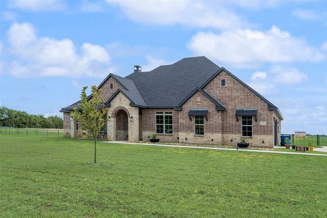 1821 E Campus Road, Palmer, TX 75152