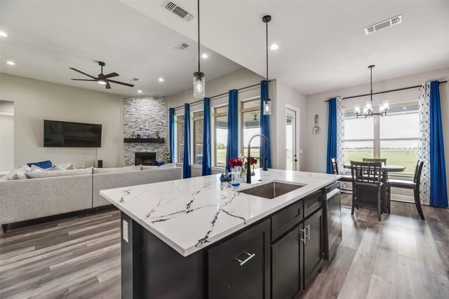 1821 E Campus Road, Palmer, TX 75152