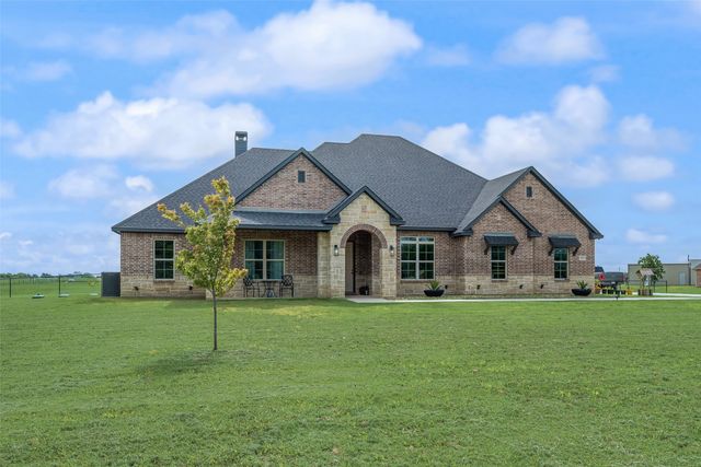 1821 E Campus Road, Palmer, TX 75152
