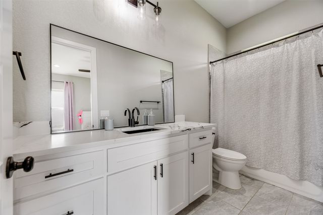1821 E Campus Road, Palmer, TX 75152