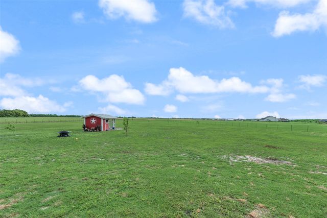 1821 E Campus Road, Palmer, TX 75152
