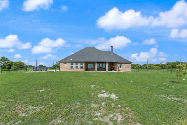 1821 E Campus Road, Palmer, TX 75152