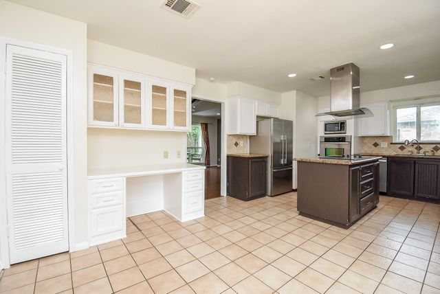 14206 Ella Lee Lane, Houston, TX 77077