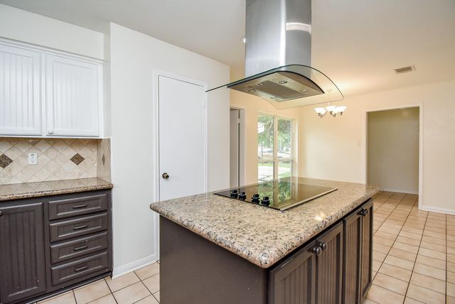 14206 Ella Lee Lane, Houston, TX 77077