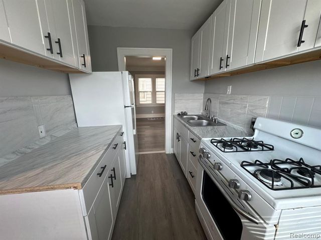 1781 Lafayette Boulevard, Lincoln Park, MI 48146