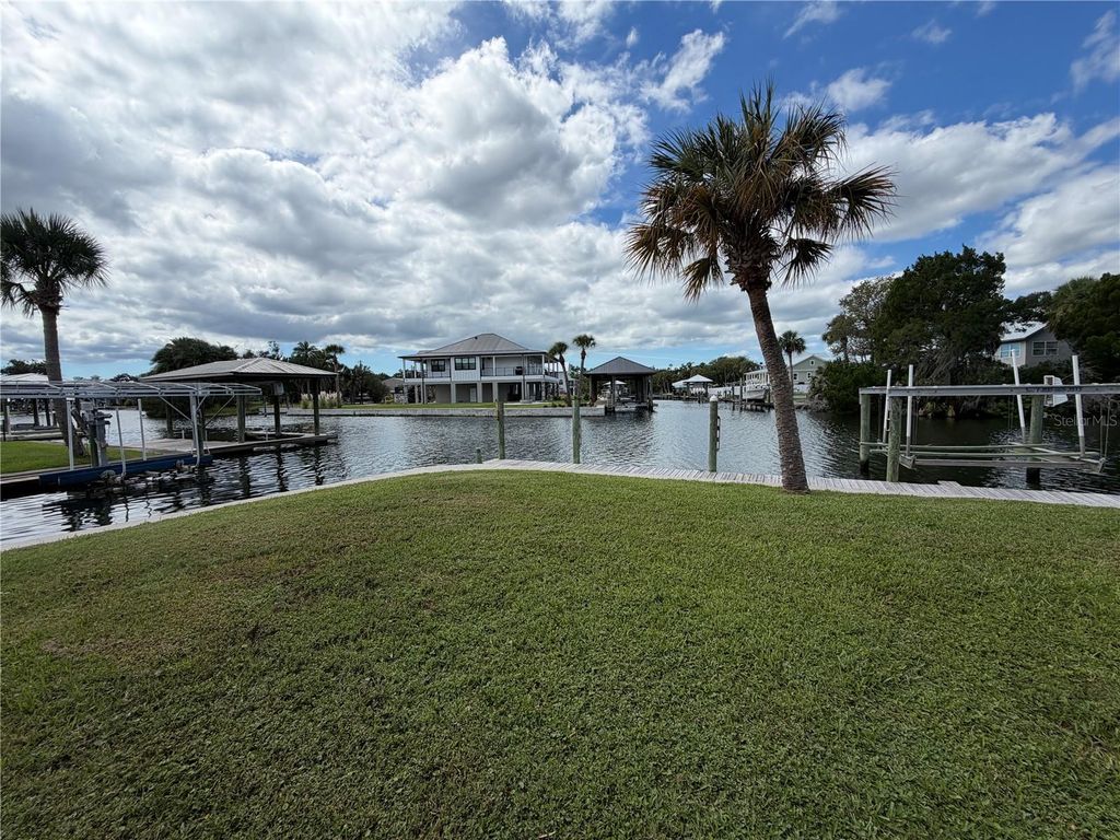 Image 21 of property listing at 1610 NW 20TH AVENUE, Crystal River, FL 34428