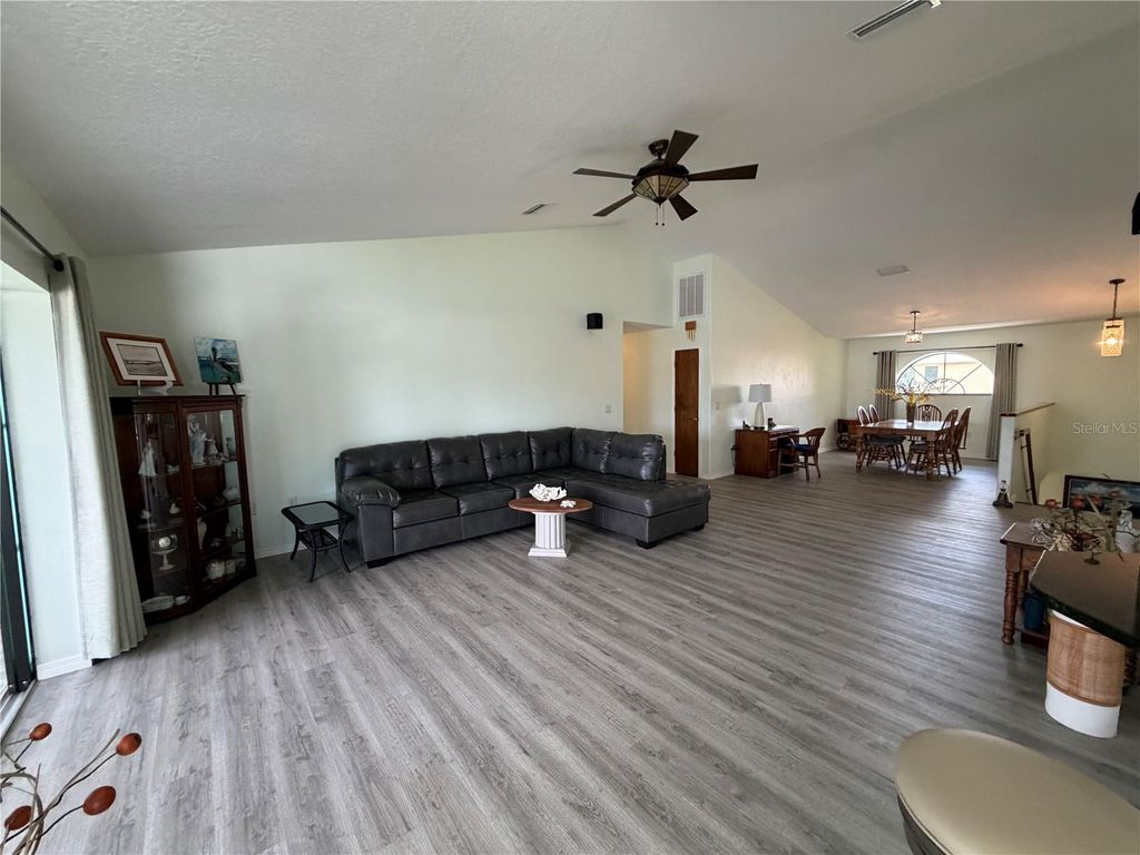 Image 28 of property listing at 1610 NW 20TH AVENUE, Crystal River, FL 34428