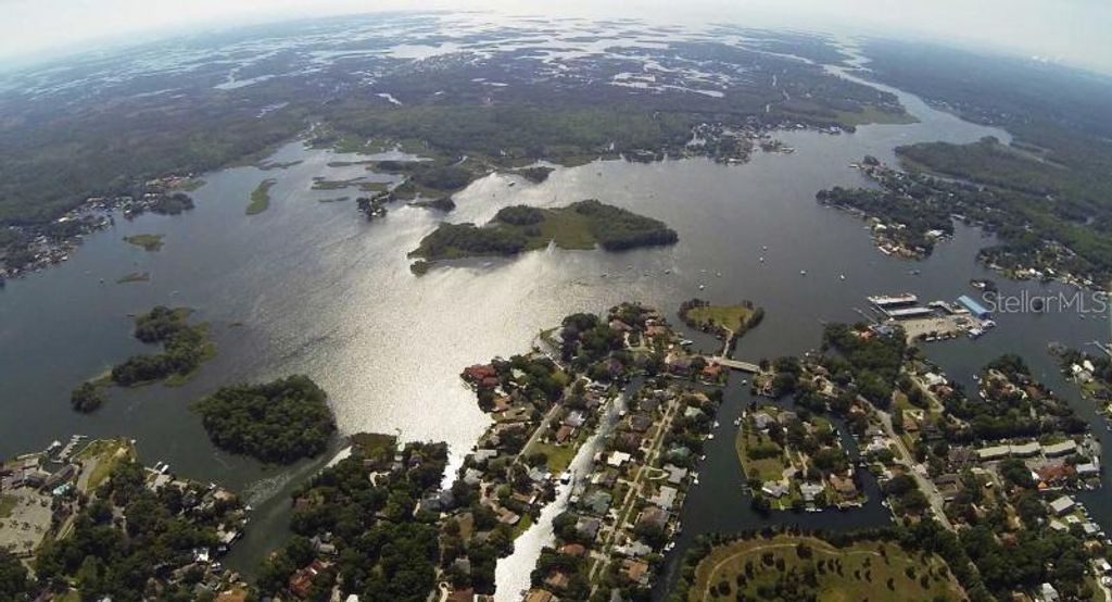 Image 4 of property listing at 1610 NW 20TH AVENUE, Crystal River, FL 34428