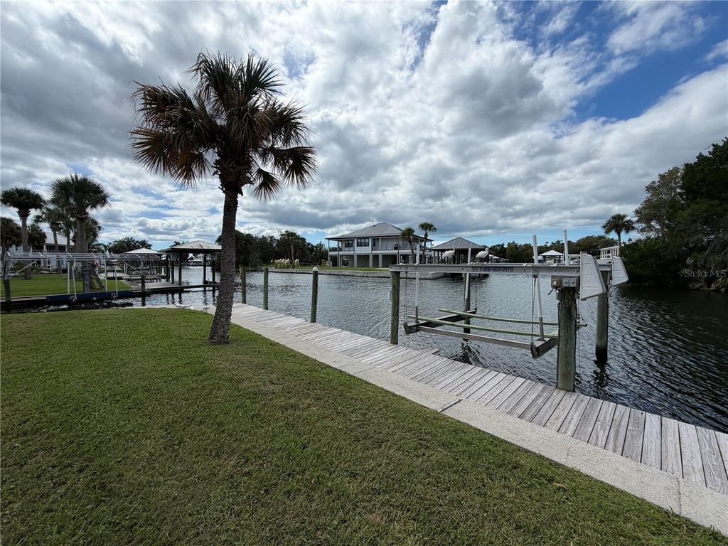 Image 8 of property listing at 1610 NW 20TH AVENUE, Crystal River, FL 34428