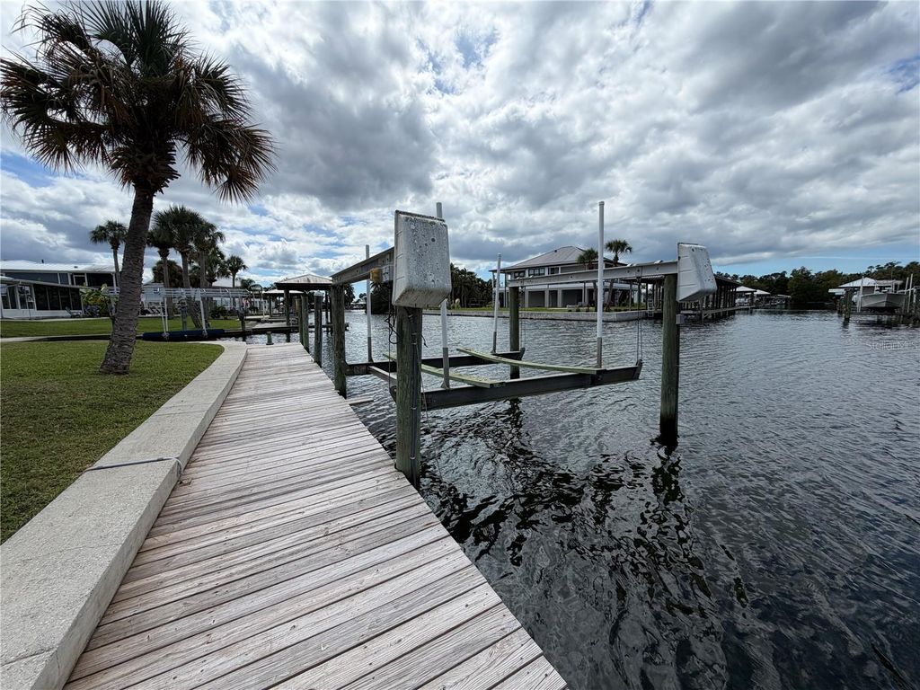 Image 10 of property listing at 1610 NW 20TH AVENUE, Crystal River, FL 34428