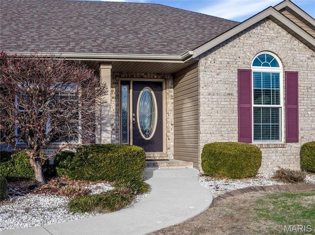 157 Oak Hill Drive, Maryville, IL 62062