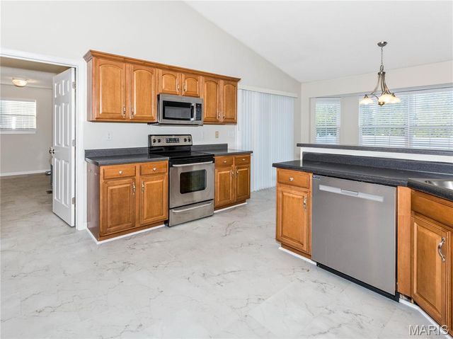 157 Oak Hill Drive, Maryville, IL 62062