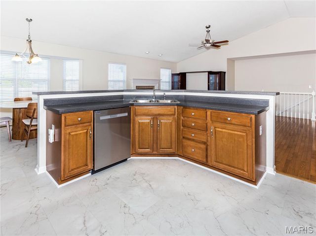 157 Oak Hill Drive, Maryville, IL 62062