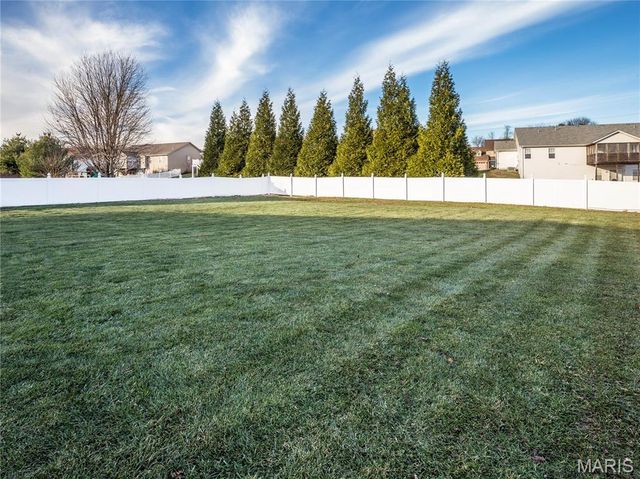 157 Oak Hill Drive, Maryville, IL 62062