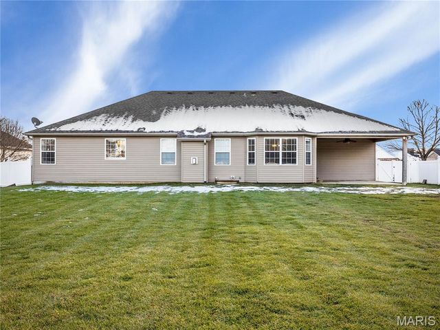 157 Oak Hill Drive, Maryville, IL 62062