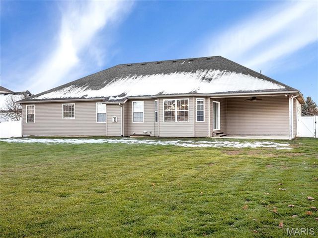 157 Oak Hill Drive, Maryville, IL 62062