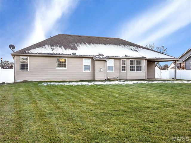 157 Oak Hill Drive, Maryville, IL 62062