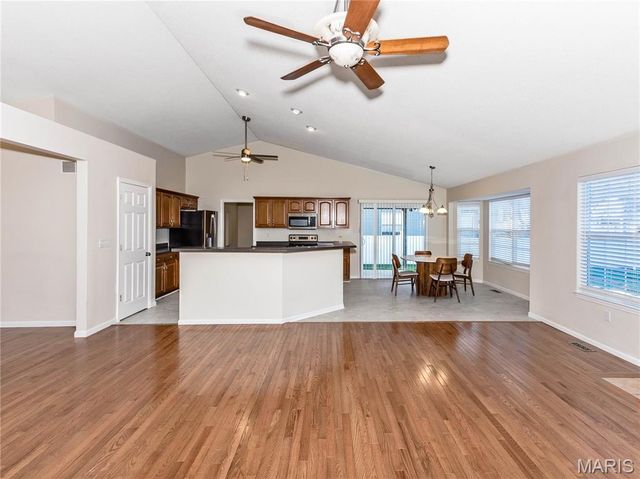 157 Oak Hill Drive, Maryville, IL 62062