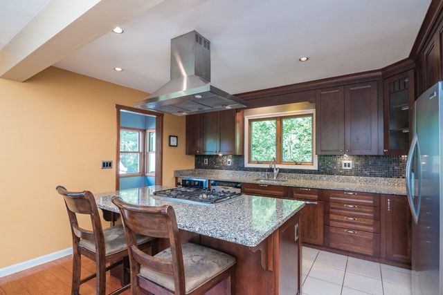 97 Crossbrook Ave, Amherst, MA 01002