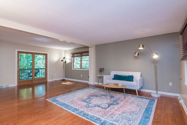 97 Crossbrook Ave, Amherst, MA 01002