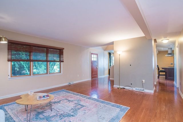 97 Crossbrook Ave, Amherst, MA 01002
