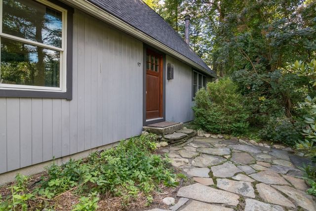 97 Crossbrook Ave, Amherst, MA 01002