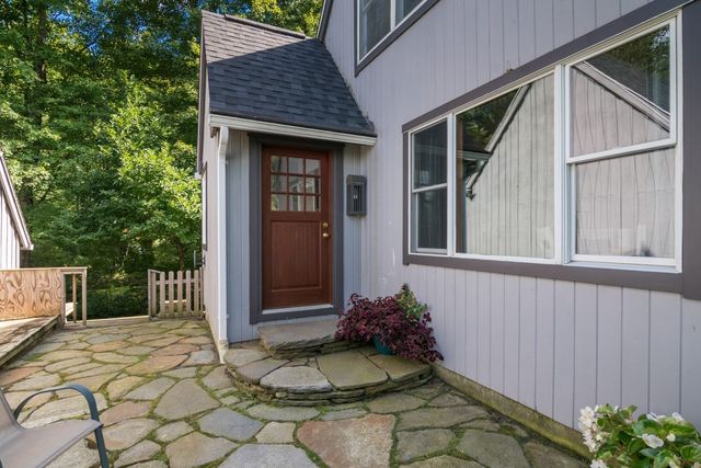 97 Crossbrook Ave, Amherst, MA 01002