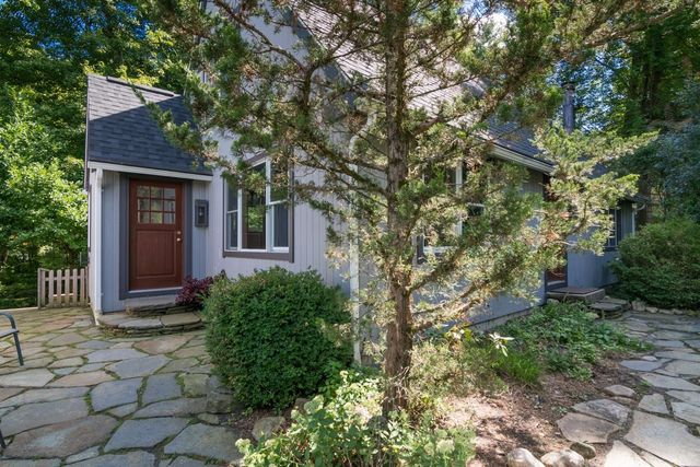 97 Crossbrook Ave, Amherst, MA 01002
