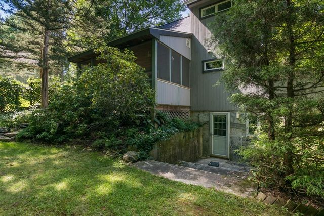 97 Crossbrook Ave, Amherst, MA 01002