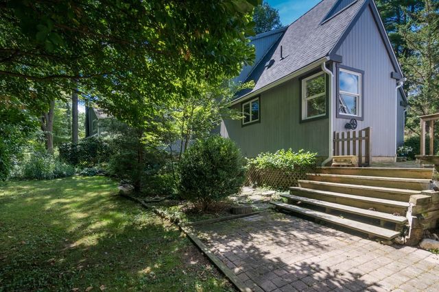 97 Crossbrook Ave, Amherst, MA 01002