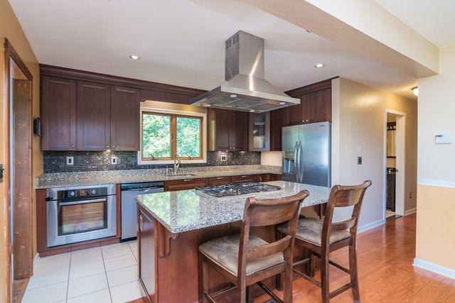 97 Crossbrook Ave, Amherst, MA 01002