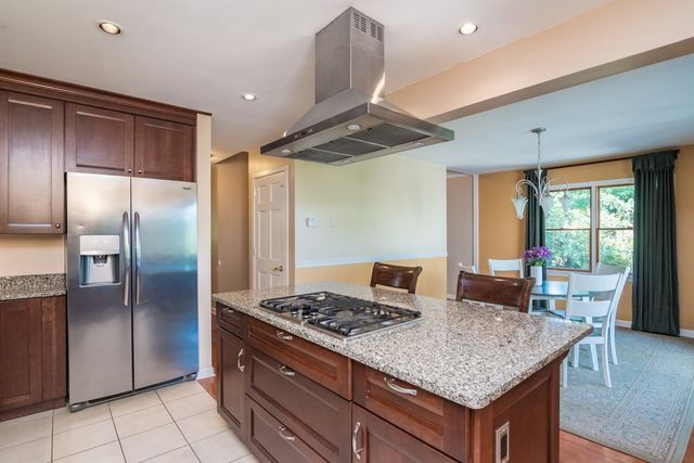 97 Crossbrook Ave, Amherst, MA 01002