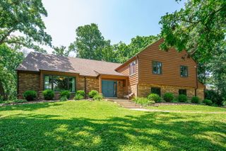1313 Chatham Lane, Woodstock, IL 60098