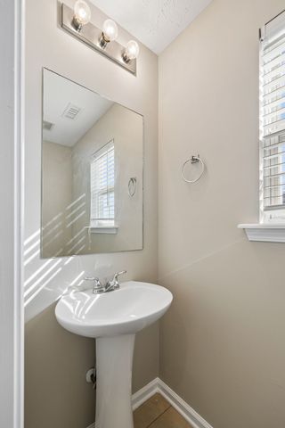 702 Tot Dr, La Vergne, TN 37086