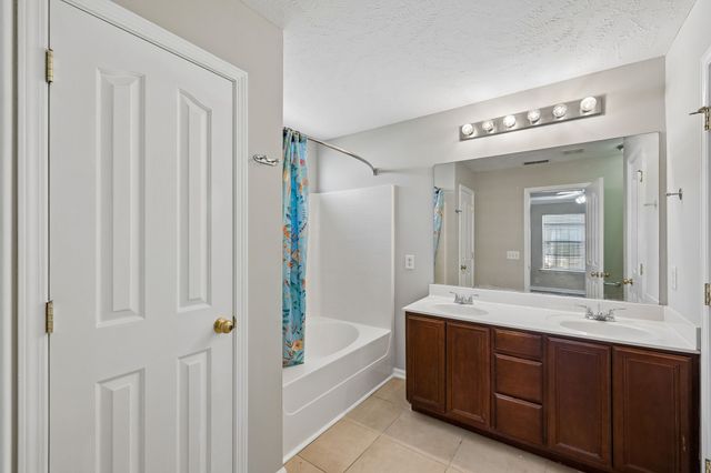 702 Tot Dr, La Vergne, TN 37086