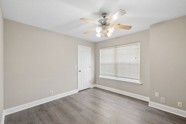 702 Tot Dr, La Vergne, TN 37086