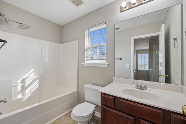 702 Tot Dr, La Vergne, TN 37086