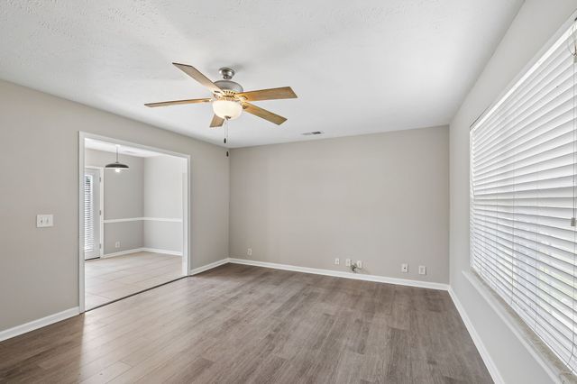 702 Tot Dr, La Vergne, TN 37086