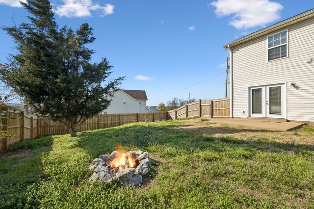 702 Tot Dr, La Vergne, TN 37086