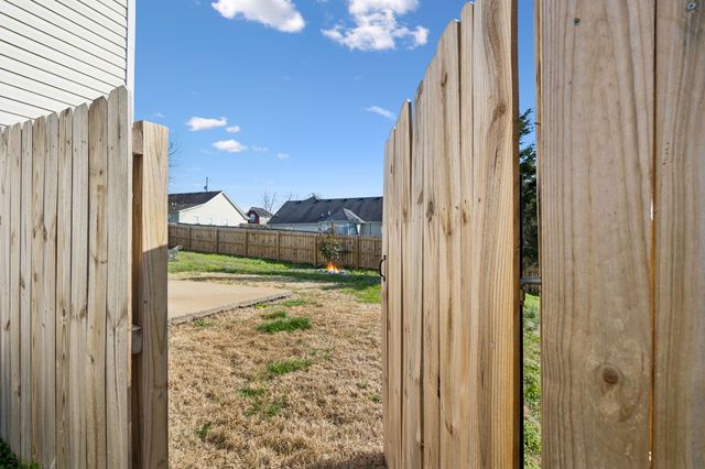 702 Tot Dr, La Vergne, TN 37086