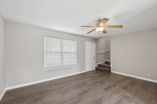 702 Tot Dr, La Vergne, TN 37086