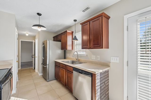 702 Tot Dr, La Vergne, TN 37086