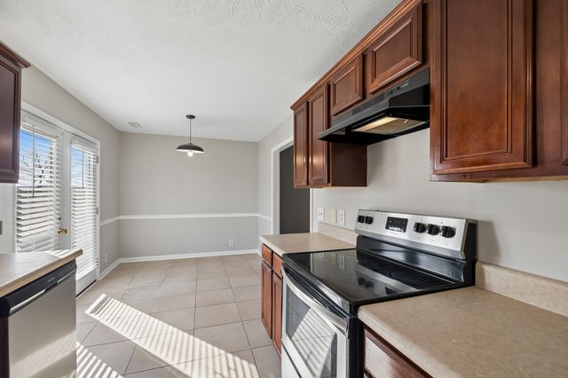 702 Tot Dr, La Vergne, TN 37086