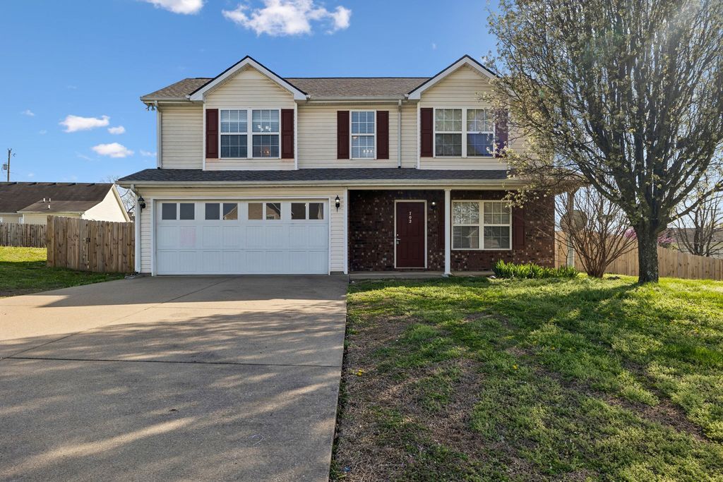 702 Tot Dr, La Vergne, TN 37086