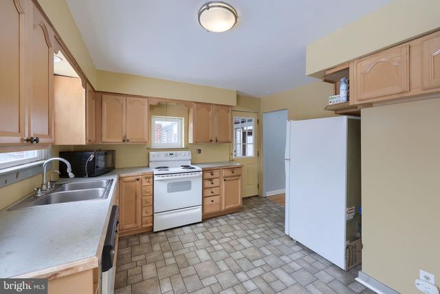 4303 MARBLEHEAD ST, Harrisburg, PA 17109